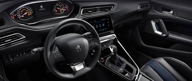 【配置高,油耗低,10到15万家轿,识货就买它】球