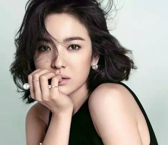 年轻人适合佩戴珍珠吗？看看当红韩国女星怎么戴！