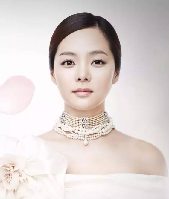 年轻人适合佩戴珍珠吗？看看当红韩国女星怎么戴！