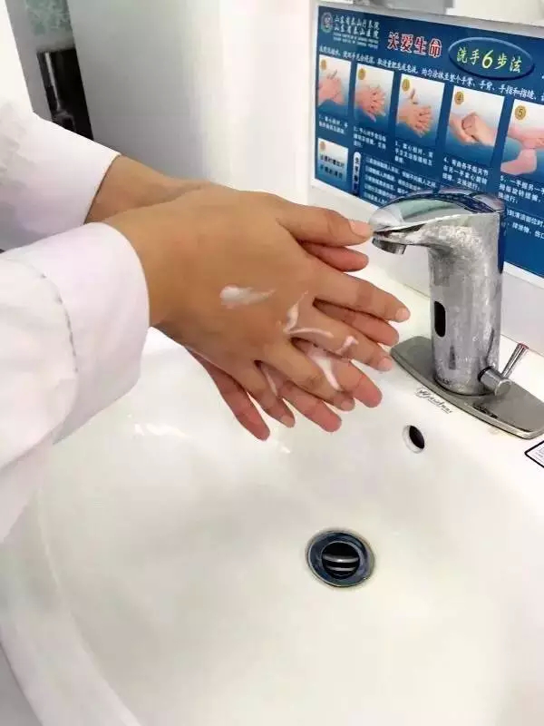 护士的手是消毒液的味道七步洗手行云流水抗击病菌  守护患者