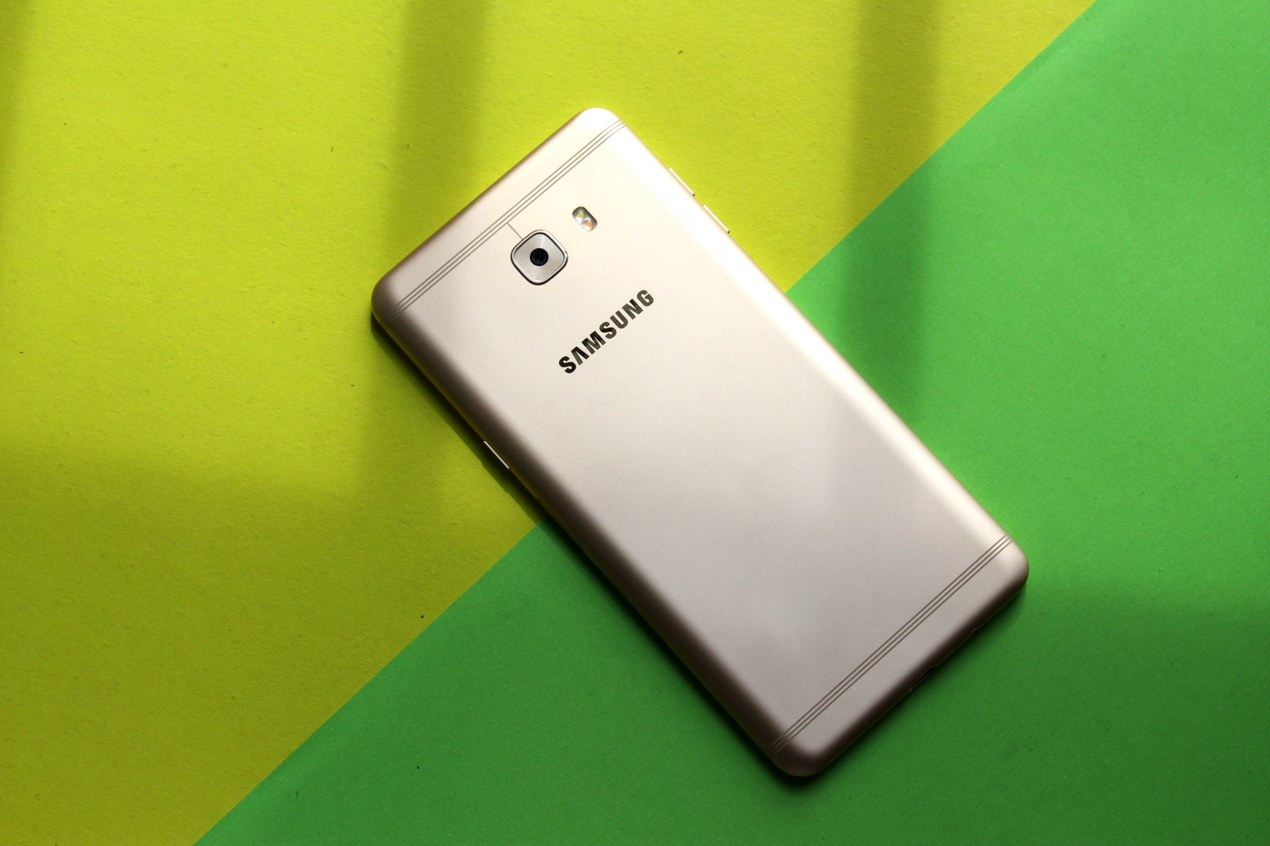 大屏主打自拍續(xù)航久 三星Galaxy C9 Pro體驗報告