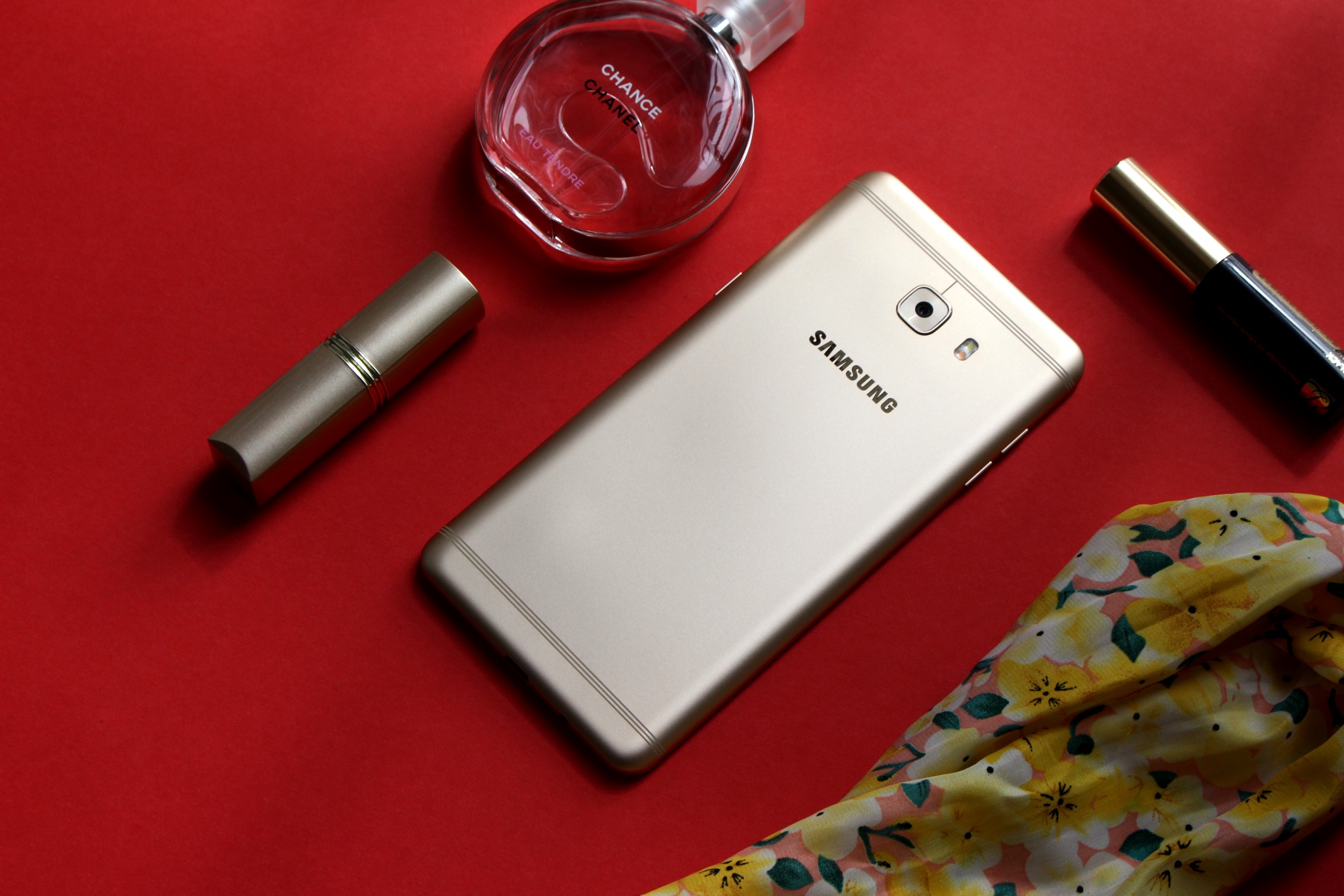 大屏主打自拍續(xù)航久 三星Galaxy C9 Pro體驗報告