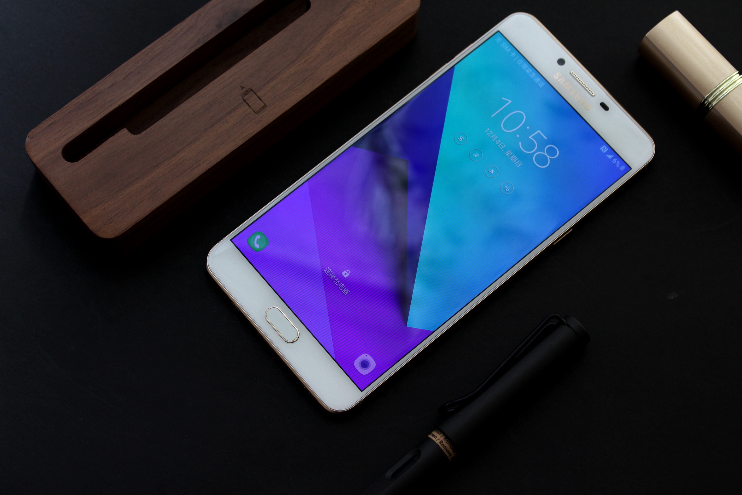 大屏主打自拍續(xù)航久 三星Galaxy C9 Pro體驗報告