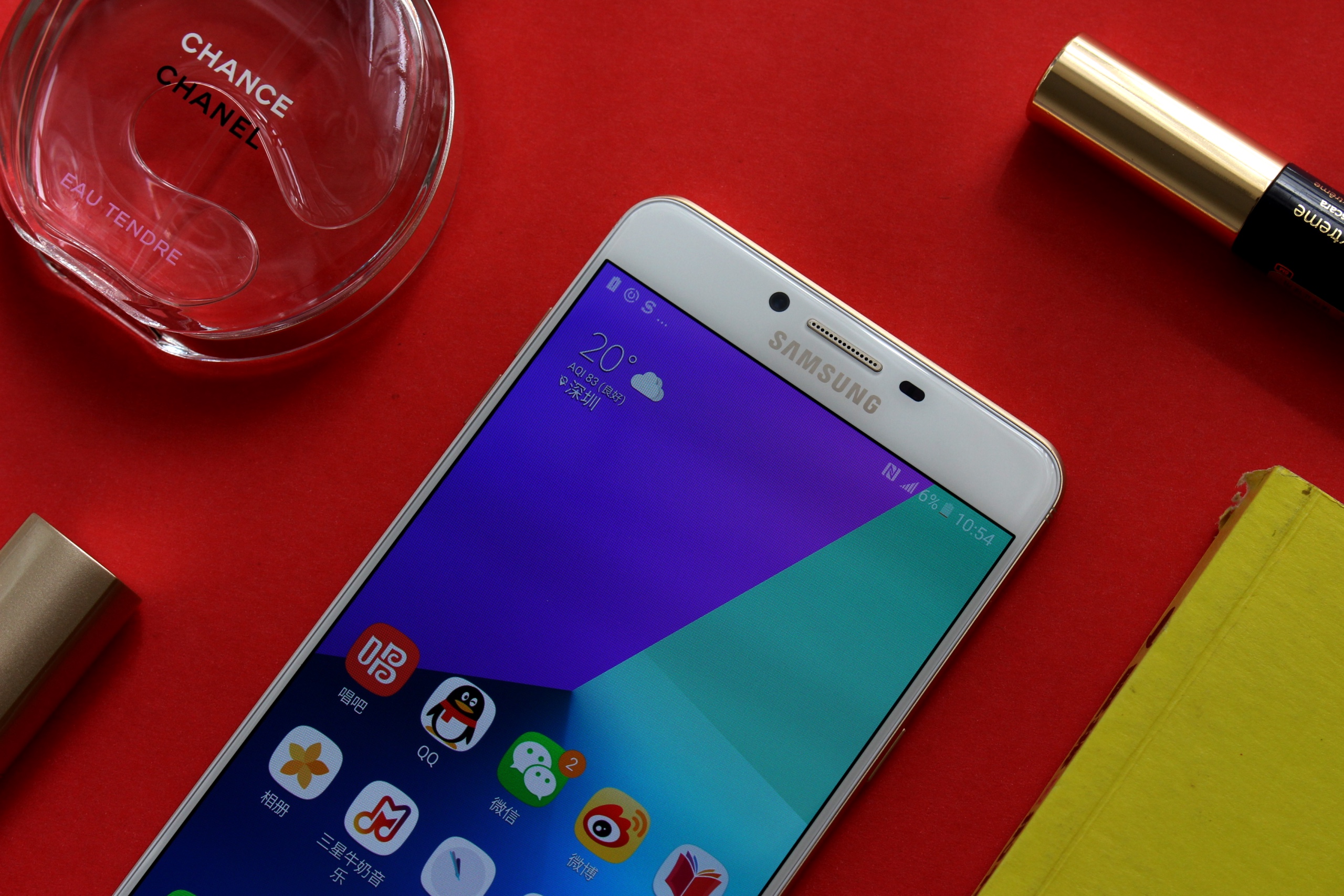 大屏主打自拍續(xù)航久 三星Galaxy C9 Pro體驗報告