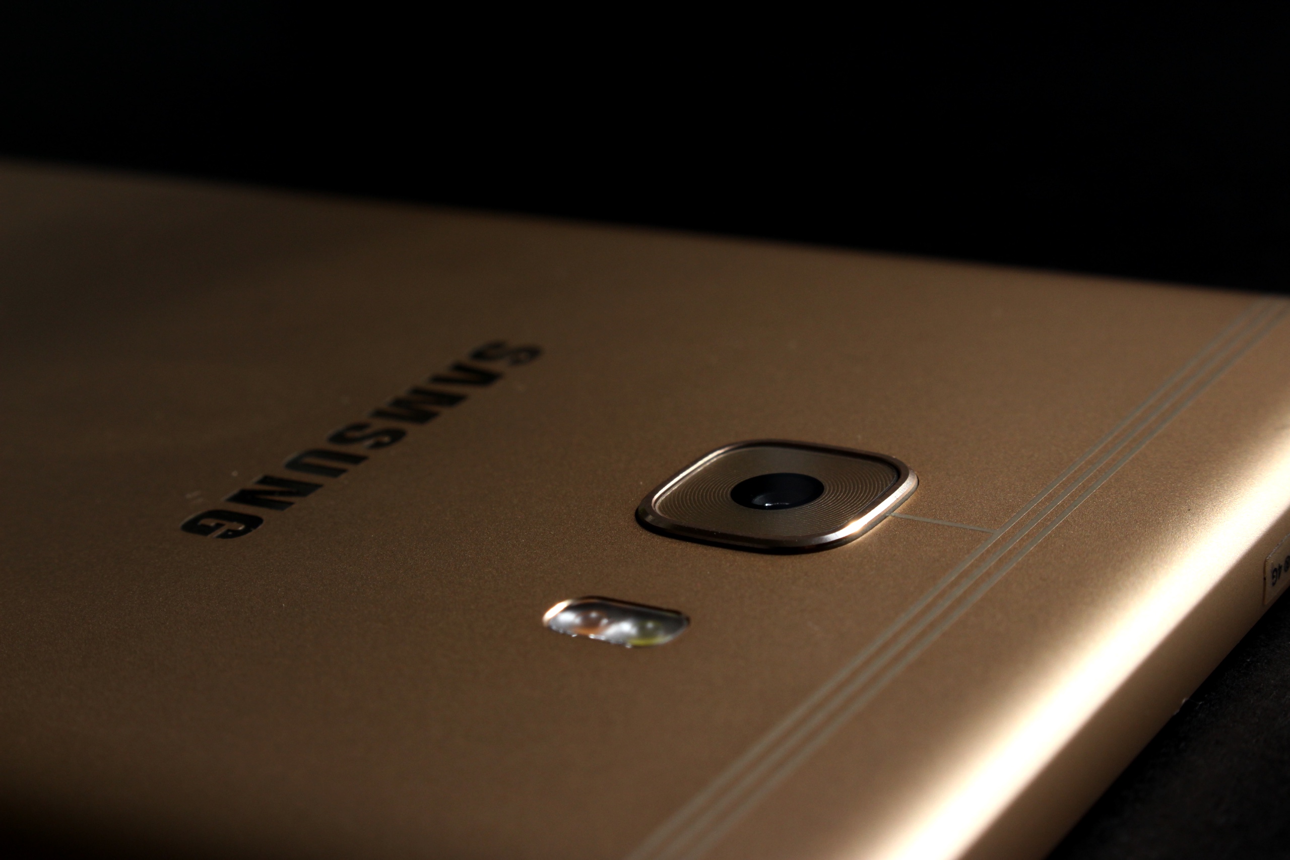 大屏主打自拍續(xù)航久 三星Galaxy C9 Pro體驗報告