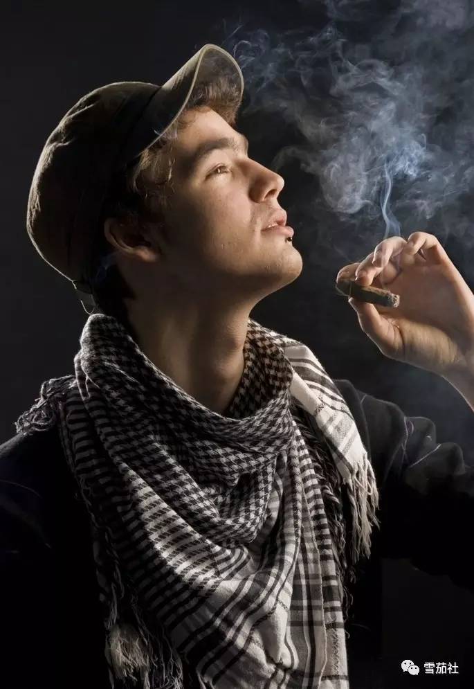 做雪茄的朋友，我有些沉重