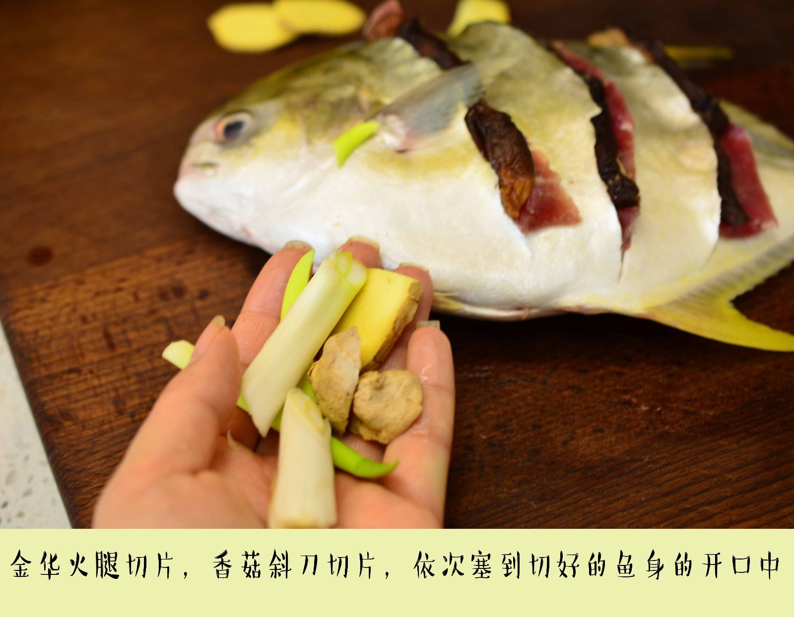 过节家里来客人啦?5分钟做好一条清蒸鲳鱼招待大家吧 - 高级工程师 - 二龙戏珠 过节家里来客人啦?5分钟做好一条清蒸鲳鱼招待大家吧 - 蓝冰滢 - 蓝猪坊 创意美食工作室