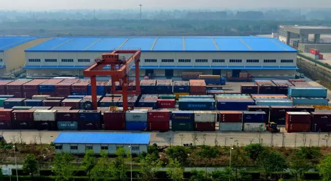 小城镇人口_我国将在城区常住人口100万以下的中小城市和小城镇陆续取消落户