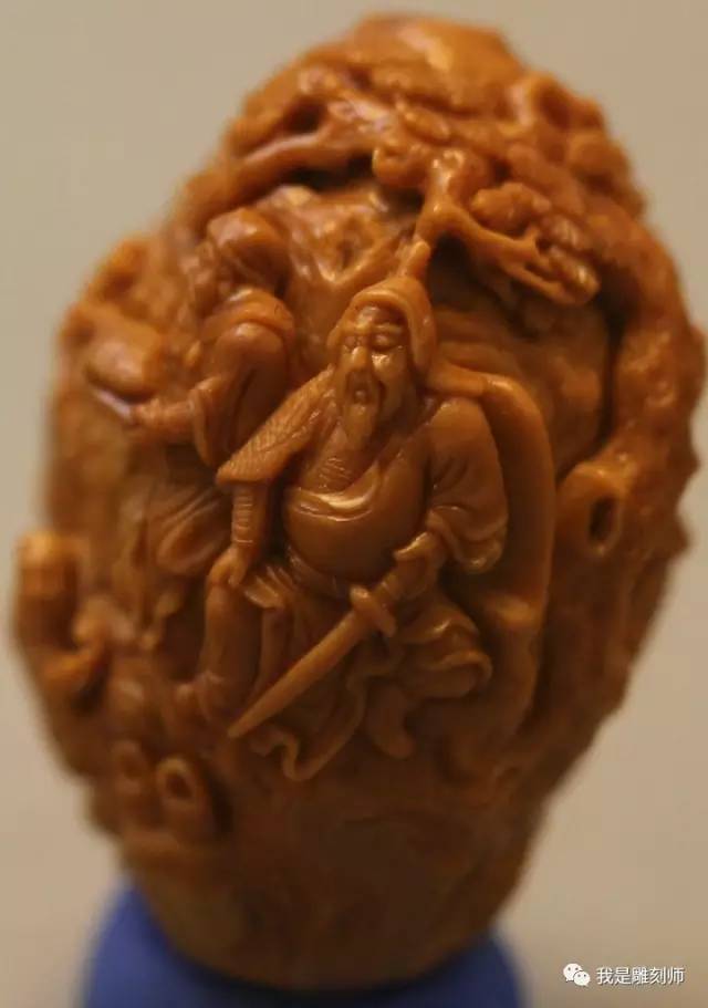 我是橄榄核雕刻师小火炉刘向前