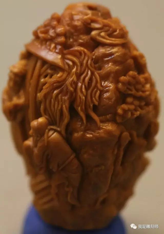 我是橄榄核雕刻师小火炉刘向前