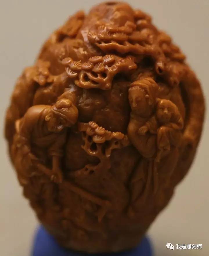 我是橄榄核雕刻师小火炉刘向前