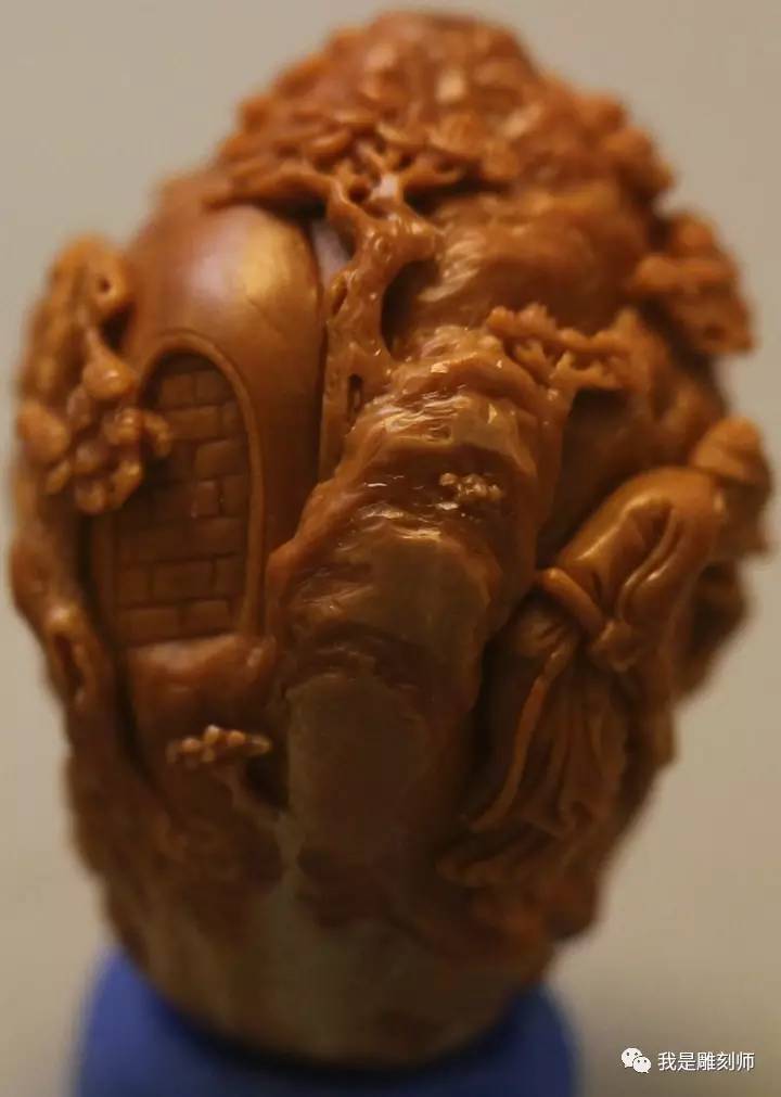 我是橄榄核雕刻师小火炉刘向前
