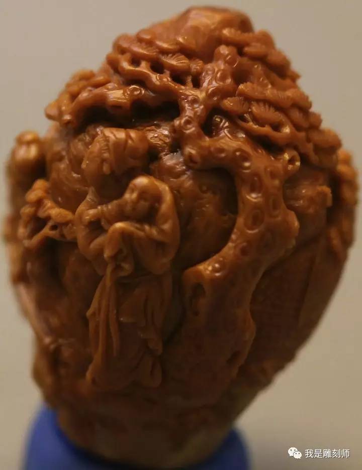 我是橄榄核雕刻师小火炉刘向前