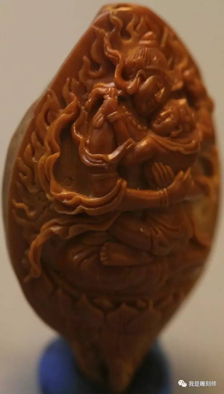 我是橄榄核雕刻师小火炉刘向前