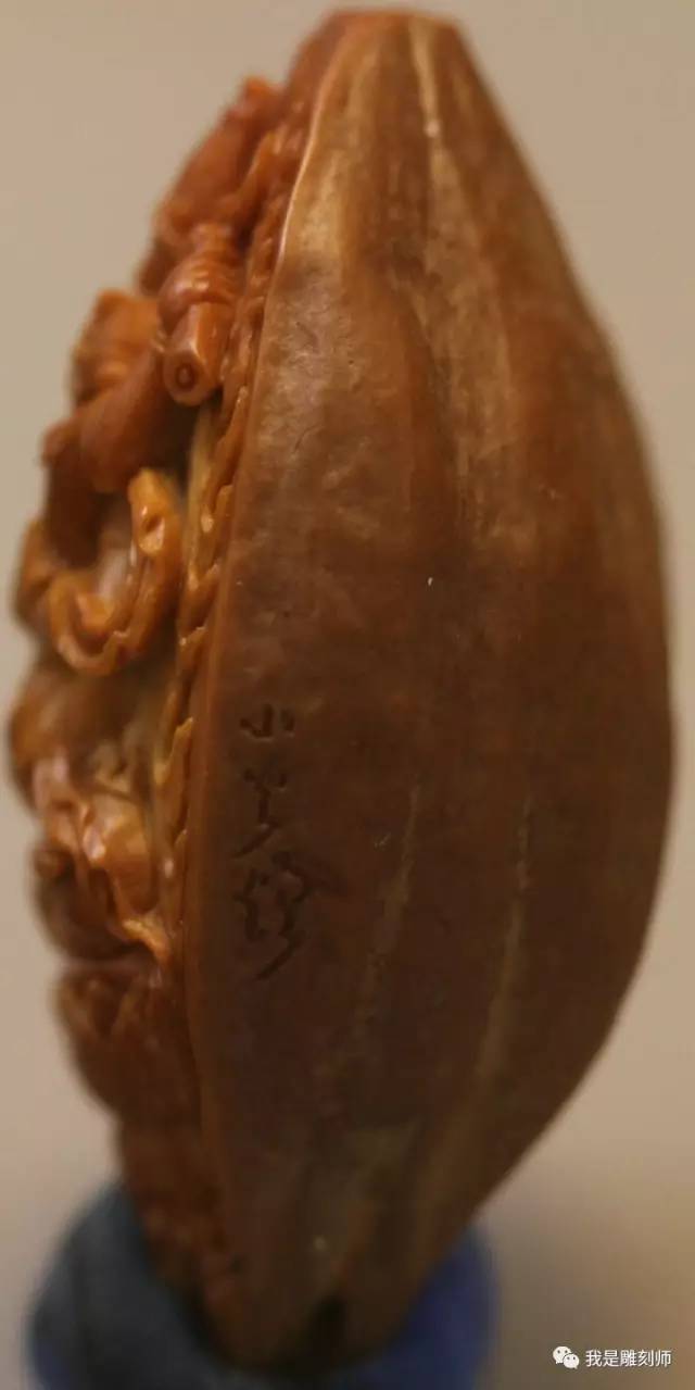 我是橄榄核雕刻师小火炉刘向前