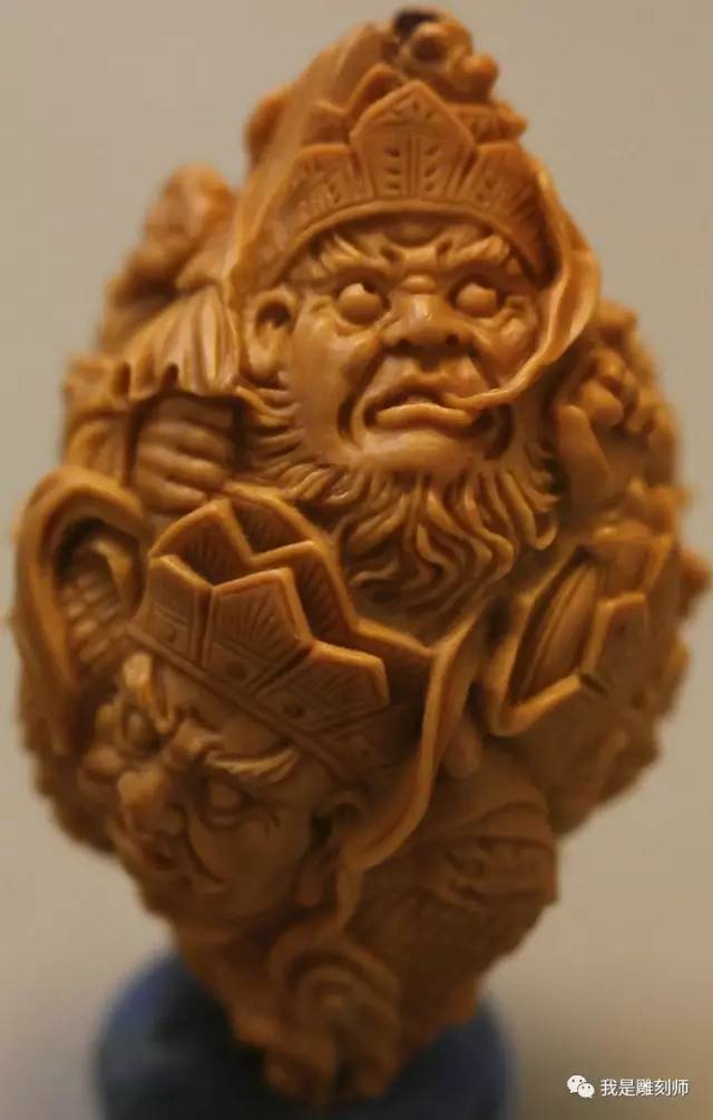 我是橄榄核雕刻师小火炉刘向前