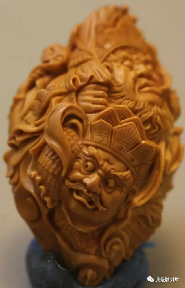 我是橄榄核雕刻师小火炉刘向前