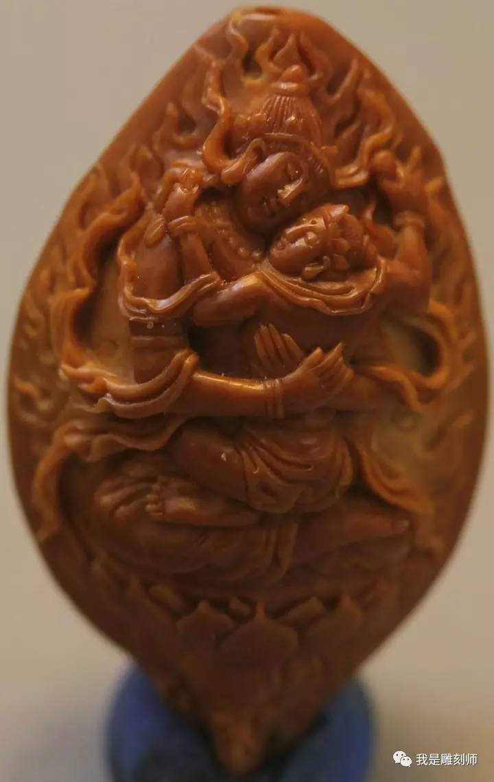 我是橄榄核雕刻师小火炉刘向前