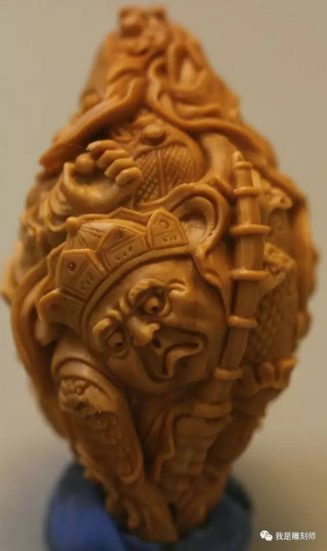 我是橄榄核雕刻师小火炉刘向前