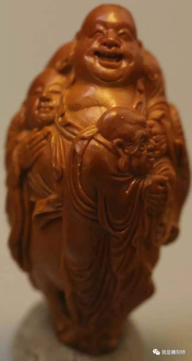 我是橄榄核雕刻师小火炉刘向前