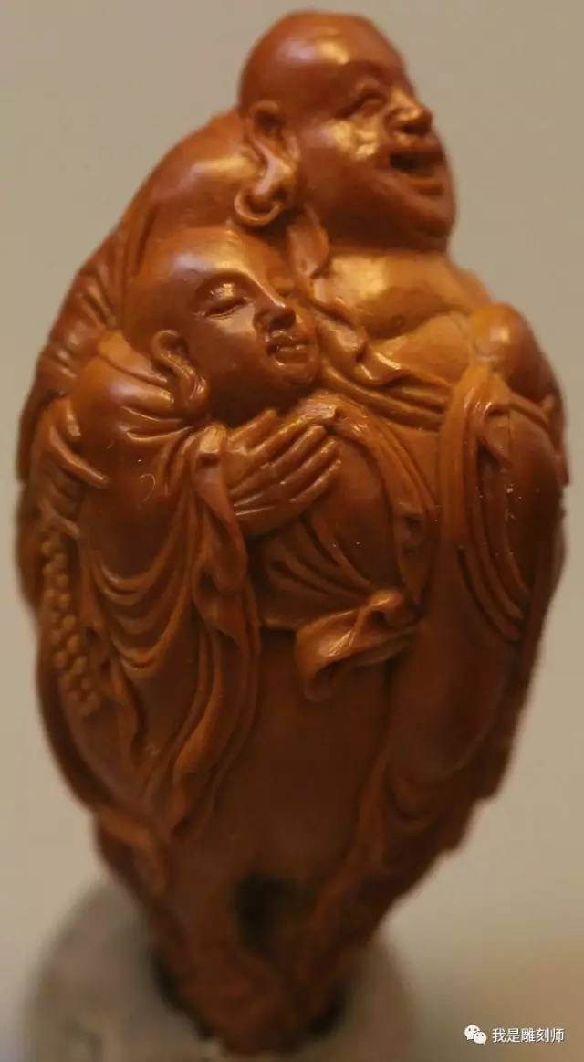 我是橄榄核雕刻师小火炉刘向前