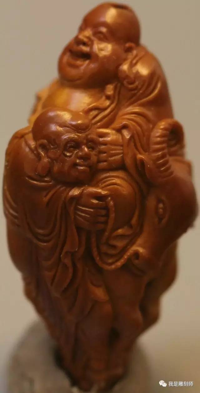 我是橄榄核雕刻师小火炉刘向前