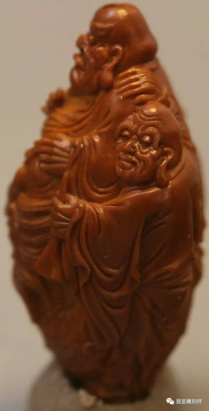 我是橄榄核雕刻师小火炉刘向前