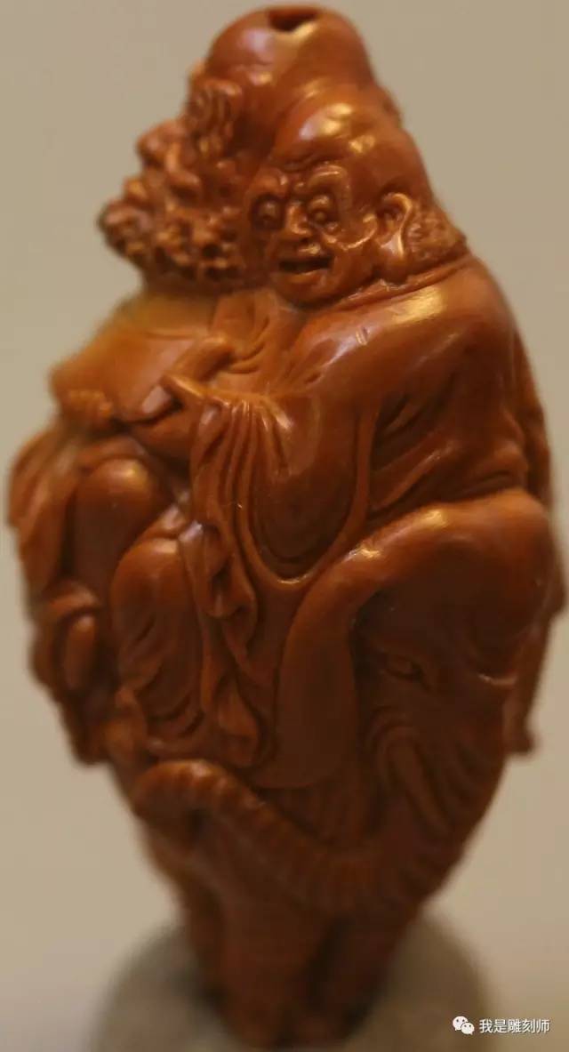 我是橄榄核雕刻师小火炉刘向前