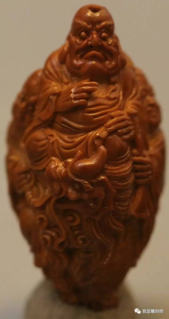 我是橄榄核雕刻师小火炉刘向前