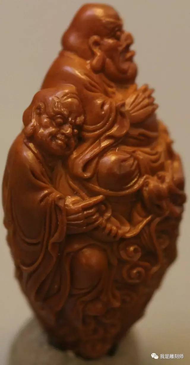 我是橄榄核雕刻师小火炉刘向前