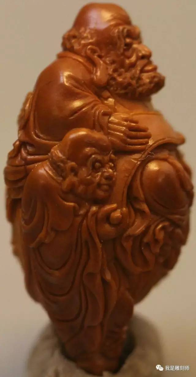 我是橄榄核雕刻师小火炉刘向前