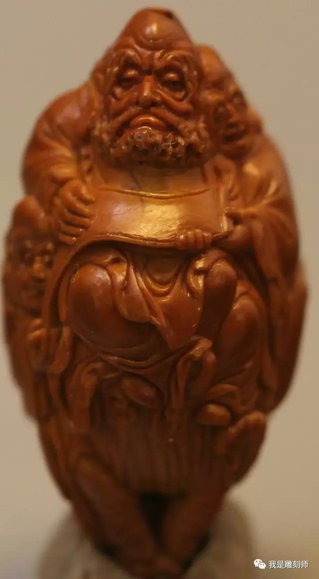 我是橄榄核雕刻师小火炉刘向前