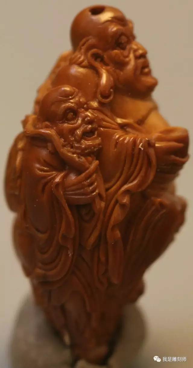 我是橄榄核雕刻师小火炉刘向前