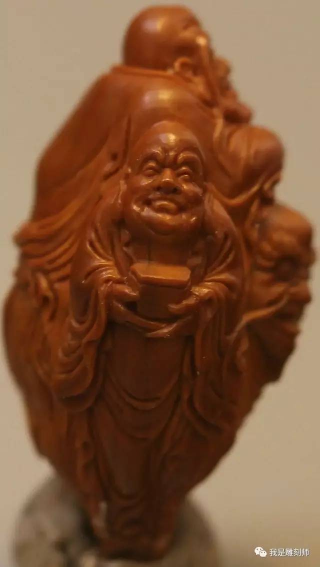 我是橄榄核雕刻师小火炉刘向前