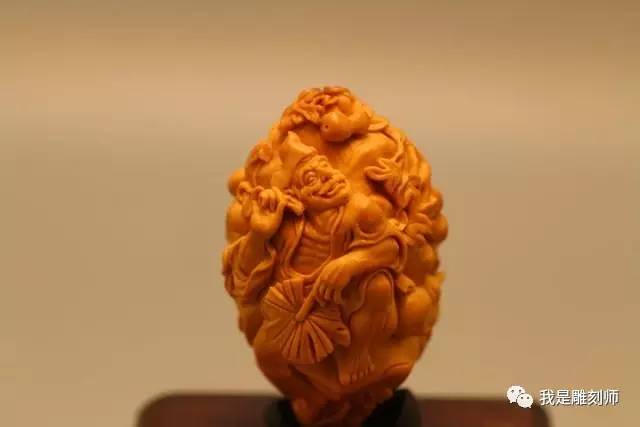 我是橄榄核雕刻师小火炉刘向前