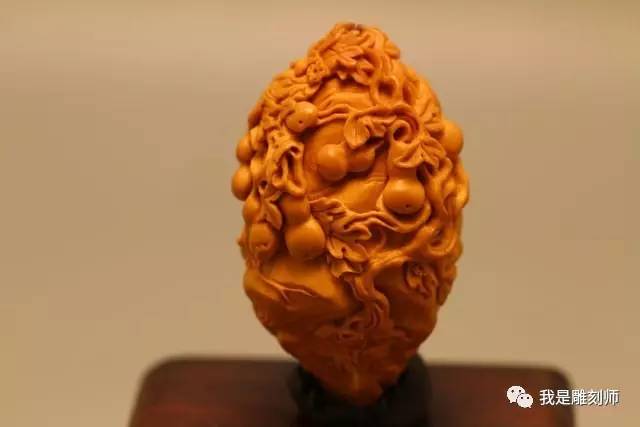 我是橄榄核雕刻师小火炉刘向前
