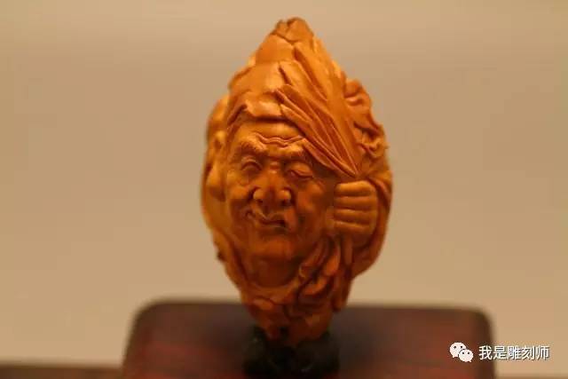 我是橄榄核雕刻师小火炉刘向前