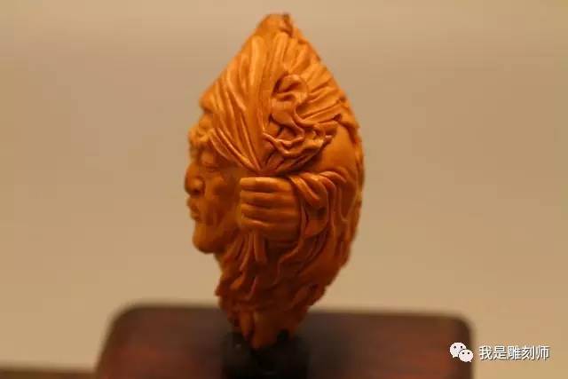 我是橄榄核雕刻师小火炉刘向前