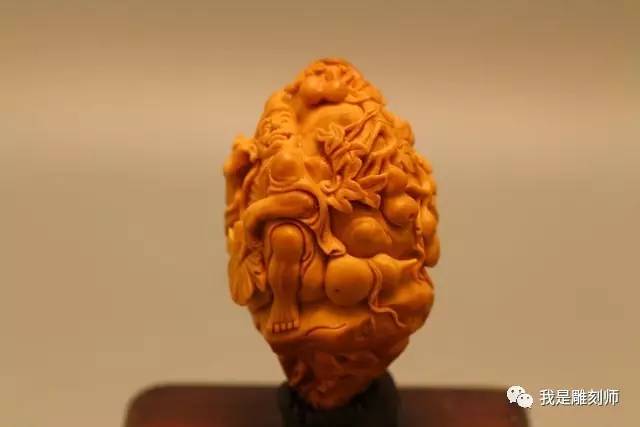 我是橄榄核雕刻师小火炉刘向前