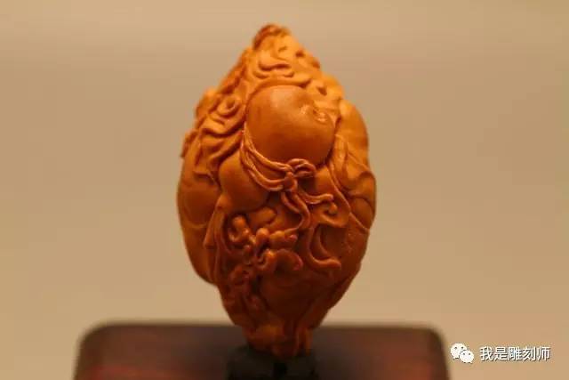 我是橄榄核雕刻师小火炉刘向前