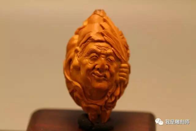 我是橄榄核雕刻师小火炉刘向前