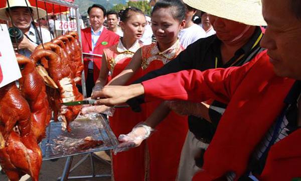 从北京烤鸭流传到宜良的烤鸭，哪一家更正宗？