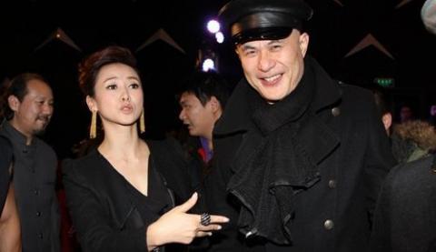 他是三级片专业户,经常与舒淇演床戏,结婚23年与妻子恩爱如初 他是三级片专业户,经常与舒淇演床戏,结婚23年与妻子恩爱如初