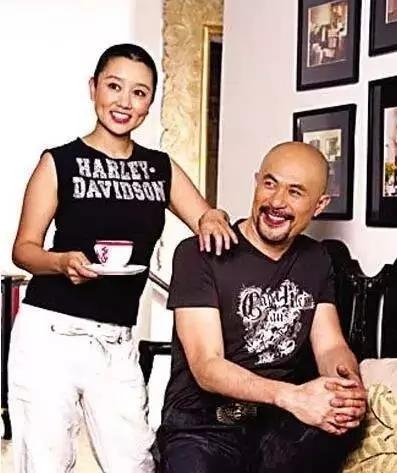 他是三级片专业户,经常与舒淇演床戏,结婚23年与妻子恩爱如初 他是三级片专业户,经常与舒淇演床戏,结婚23年与妻子恩爱如初