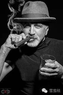 古巴黑雪茄经过五年自然发酵酿出精彩