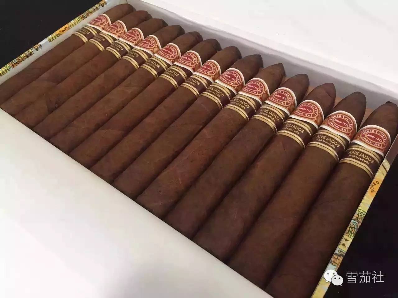 古巴黑雪茄经过五年自然发酵酿出精彩