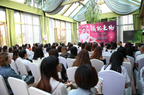 美妆博主扇子北京见面会圆满落幕，粉丝现场嗨不停【娱乐新闻】风尚中国网