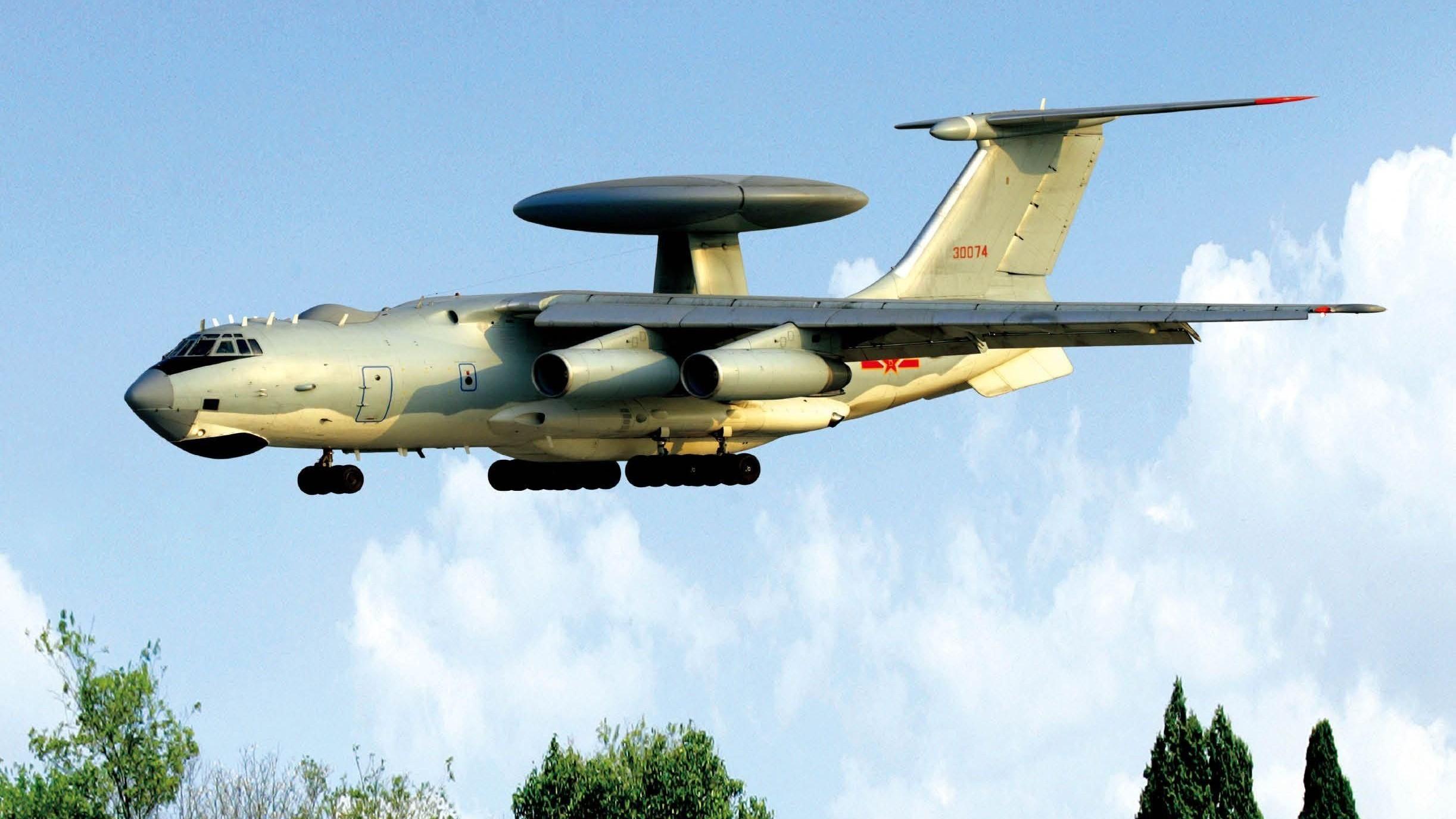 中印大型预警机比拼:“费尔康” VS “空警”-2000