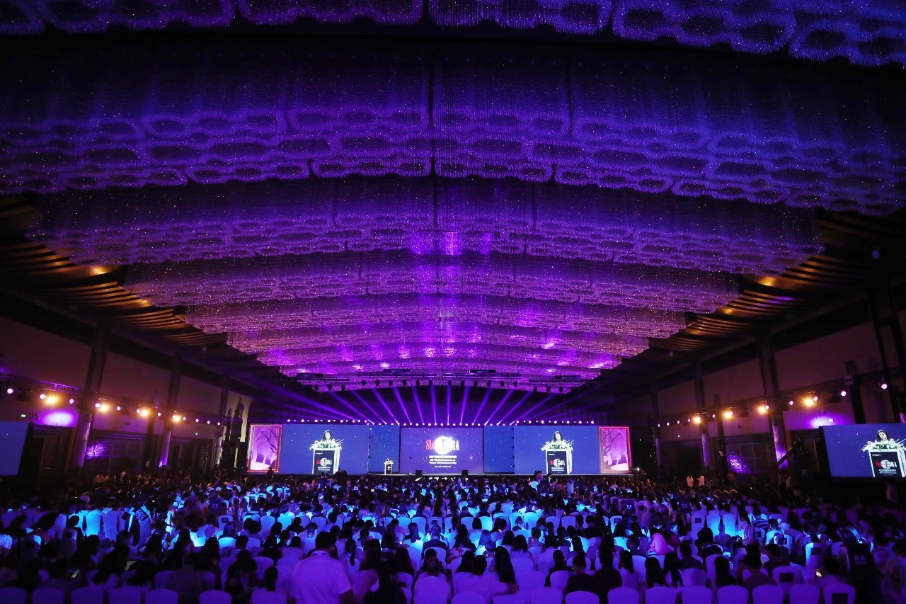 马云对话全球女性创业者:下辈子想当女人,生两