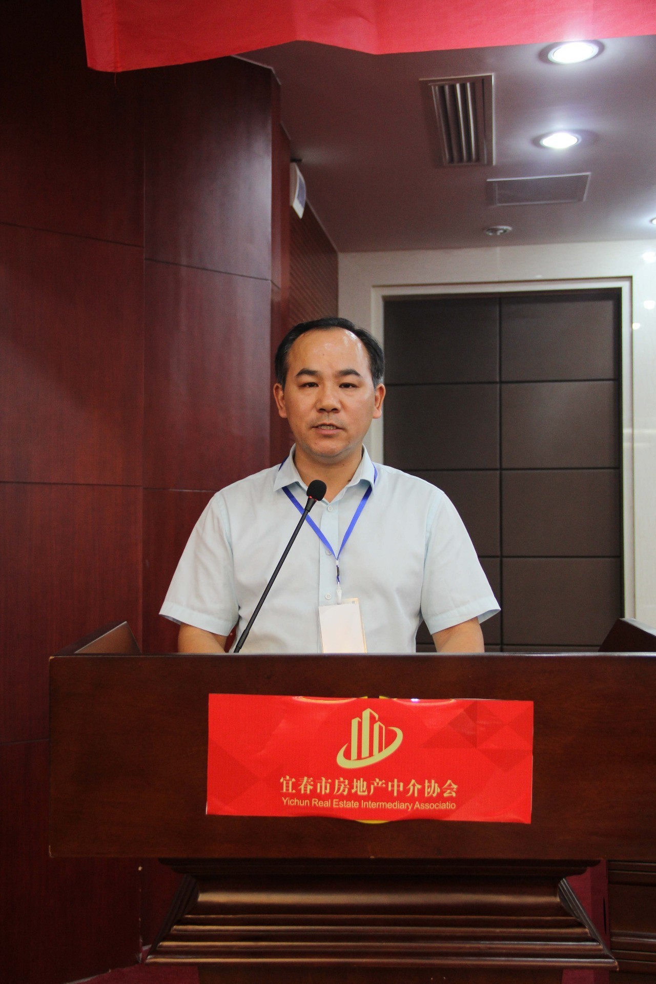 宜春中介机构都聚在一起,关于房价上涨与拆迁